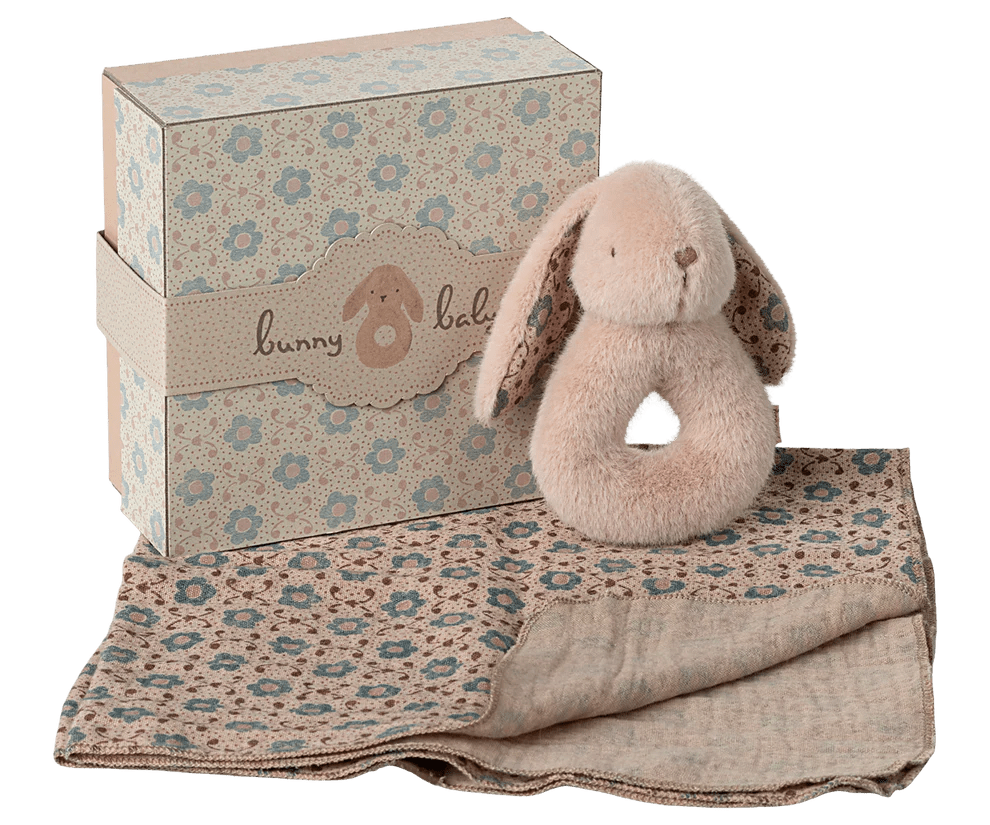 Maileg: Rabbit Rattle Set - Powder - Acorn & Pip_Maileg