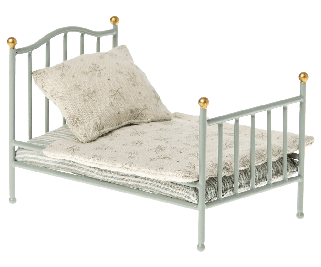 Maileg: Vintage bed, Mouse - Mint - Acorn & Pip_Maileg